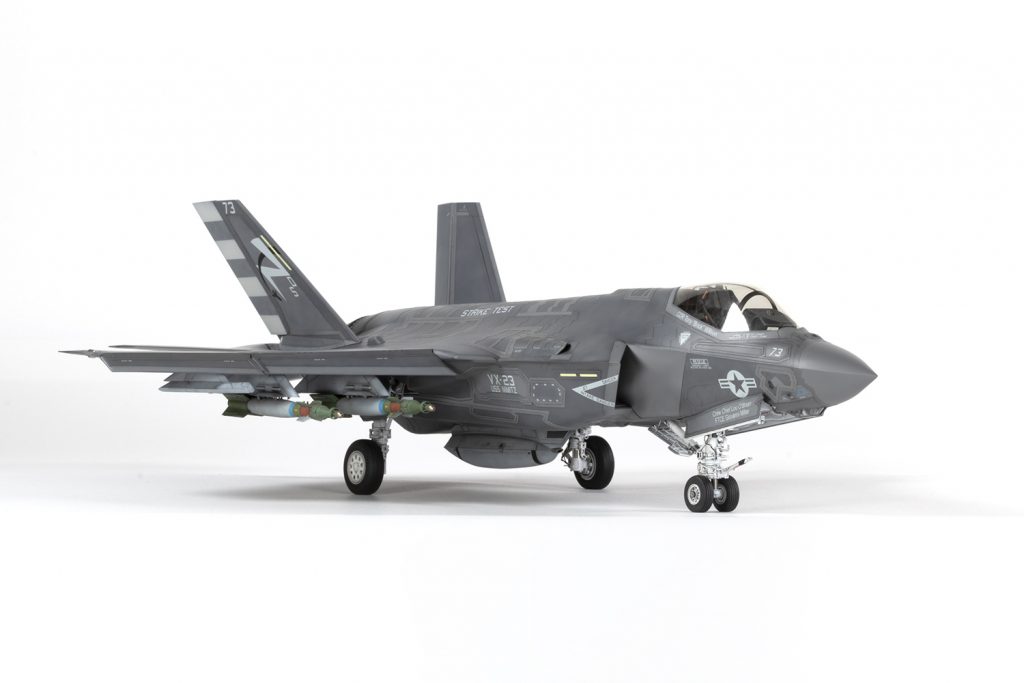 F35C 15